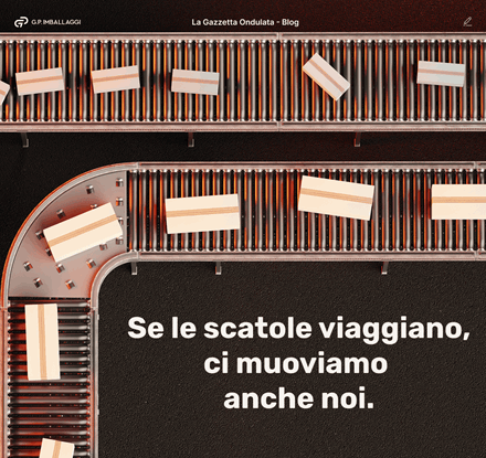 Immagine Quadrata Con Delle Scatole Su Un Nastro Trasportatore E Una Scritta Se Le Scatole Viaggiano Ci Muoviamo Anche Noi (1)